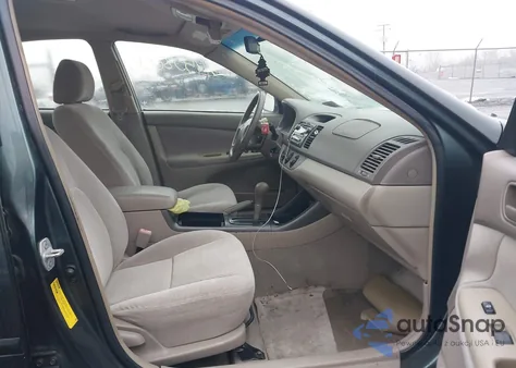 2003 Toyota Camry Le V6 z USA, uszkodzony, nr VIN 4T1BF30K23U549573